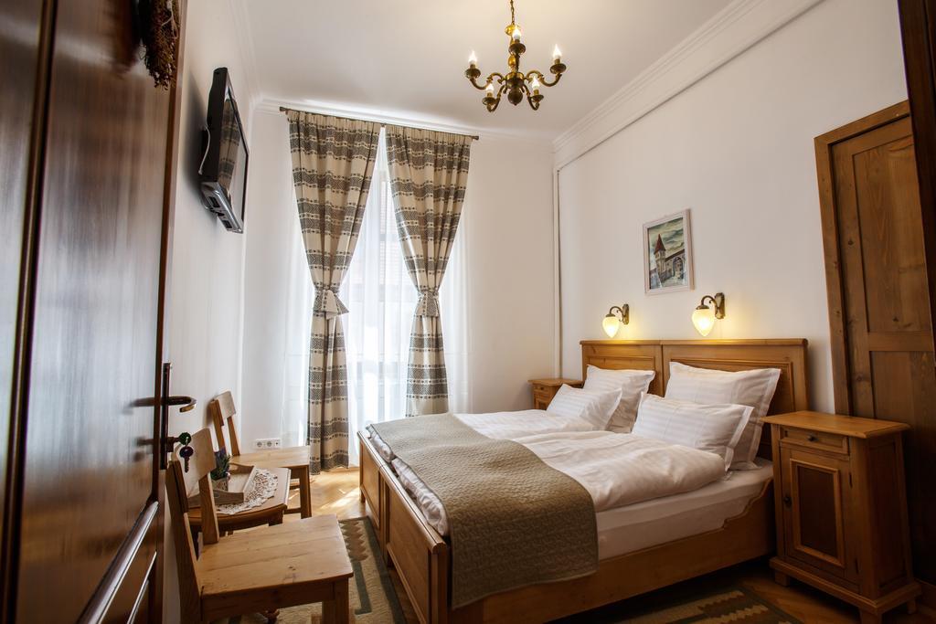 La Teo Pensiune Si Pivnita Sighişoara Exterior foto