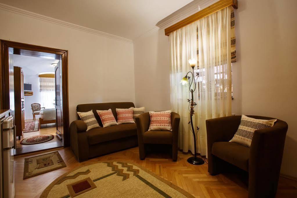 La Teo Pensiune Si Pivnita Sighişoara Exterior foto